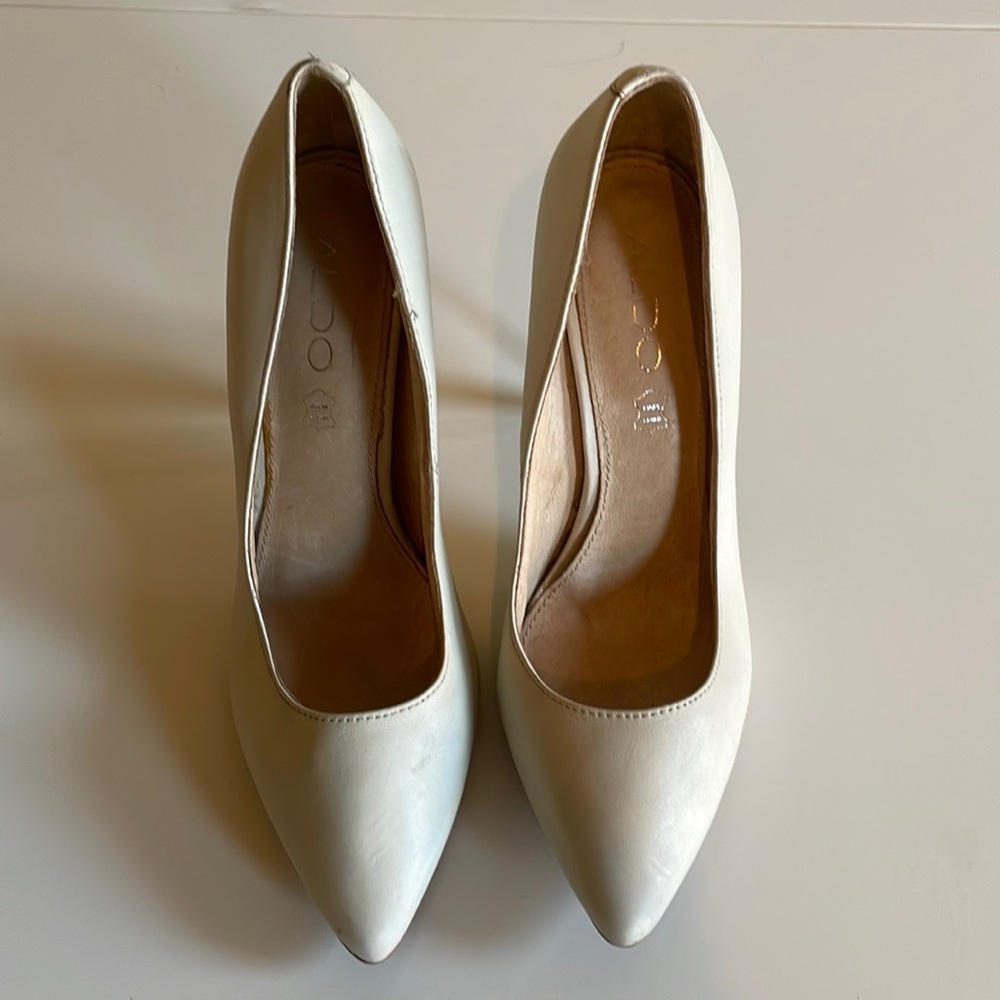 Aldo Leather Pumps with 4” heels Off-White/Bone